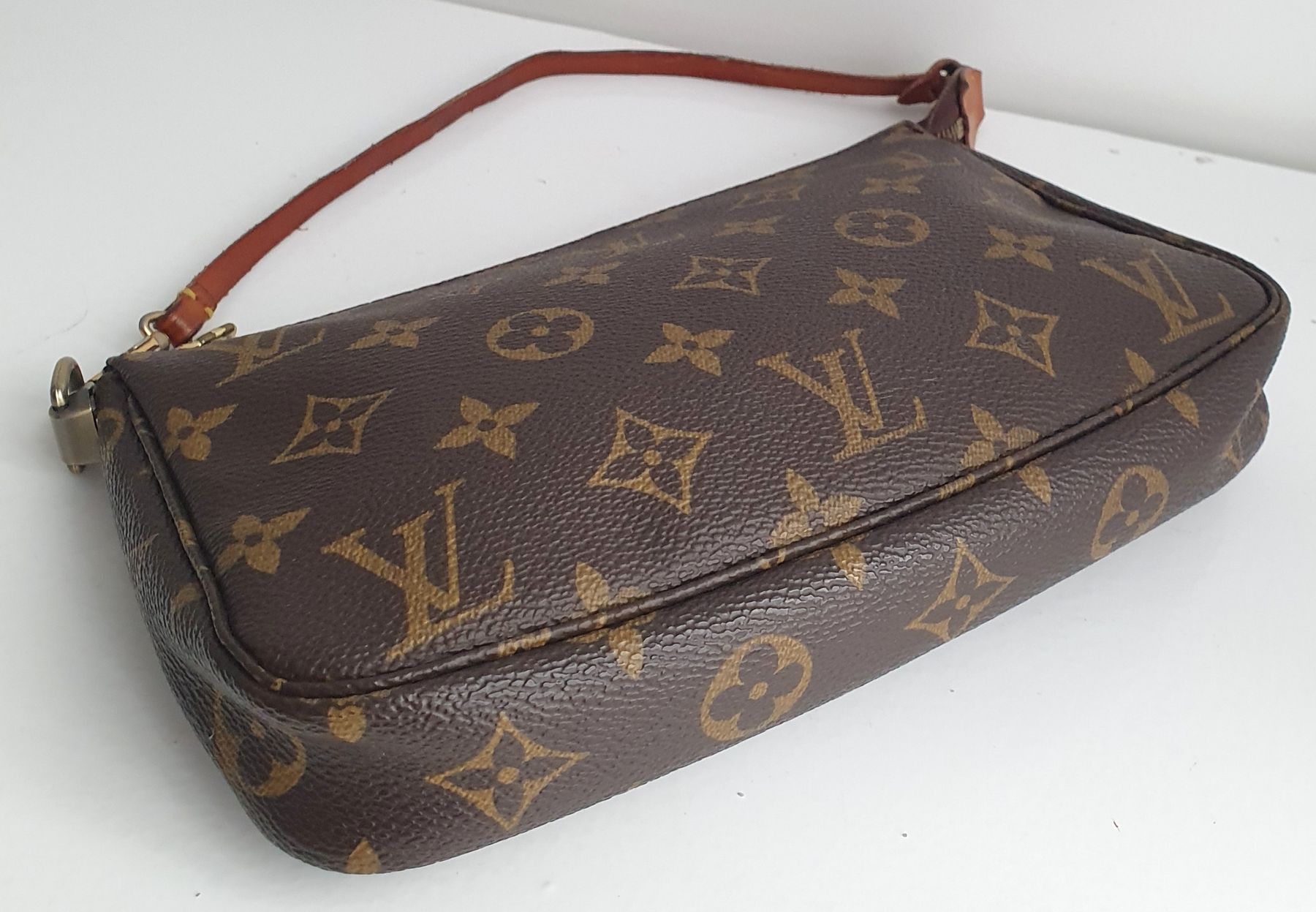 Louis Vuitton Borse da donna: Louis Vuitton Pochette Accessoires Monogram Canvas – Usato da Niederteufen venduto da Mira_72 2