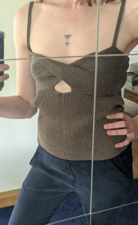 Zara Stricktop olive green mit Cut-out neu Grösse L