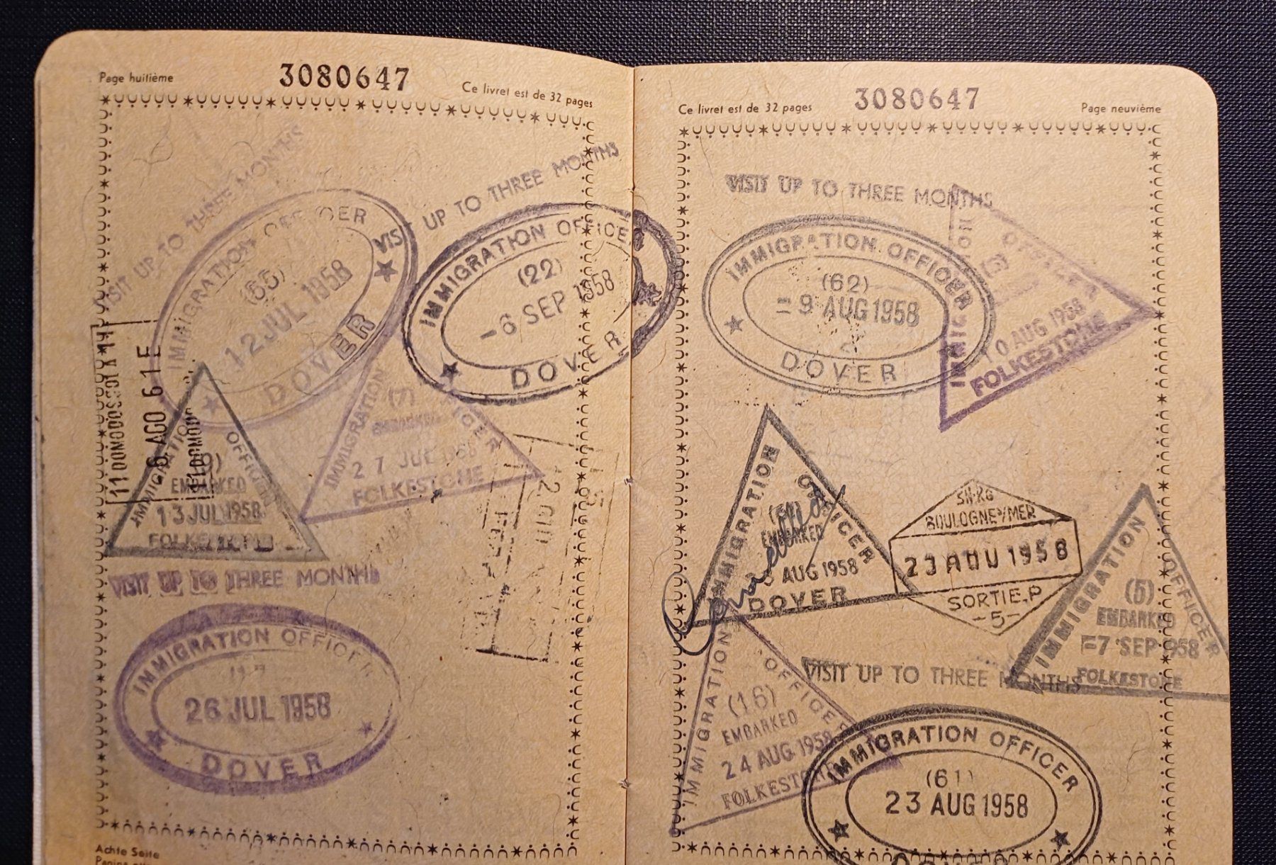 Autres collections & raretés: Alter SCHWEIZER PASS 1958 mit vielen Stempeln – D'occasion à Brittnau par  5