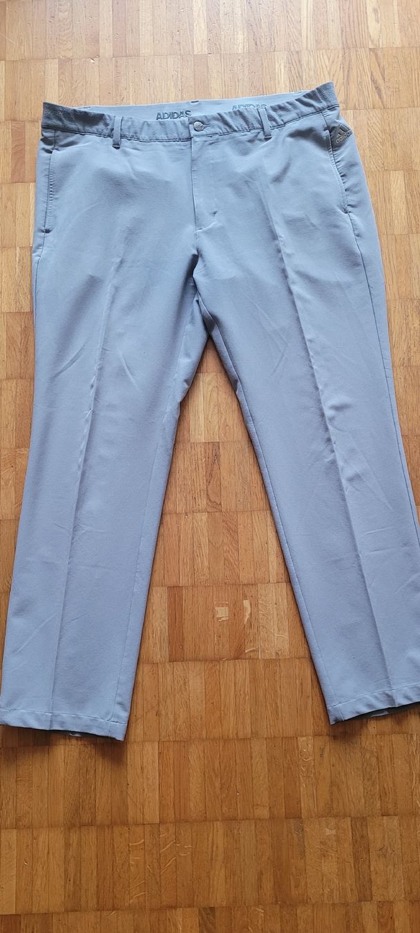 Adidas Hosen: Adidas Herren Hose, hellgrau, Grösse 40/32 -gebraucht – Gebraucht aus Emmenbrücke von gatasalvache