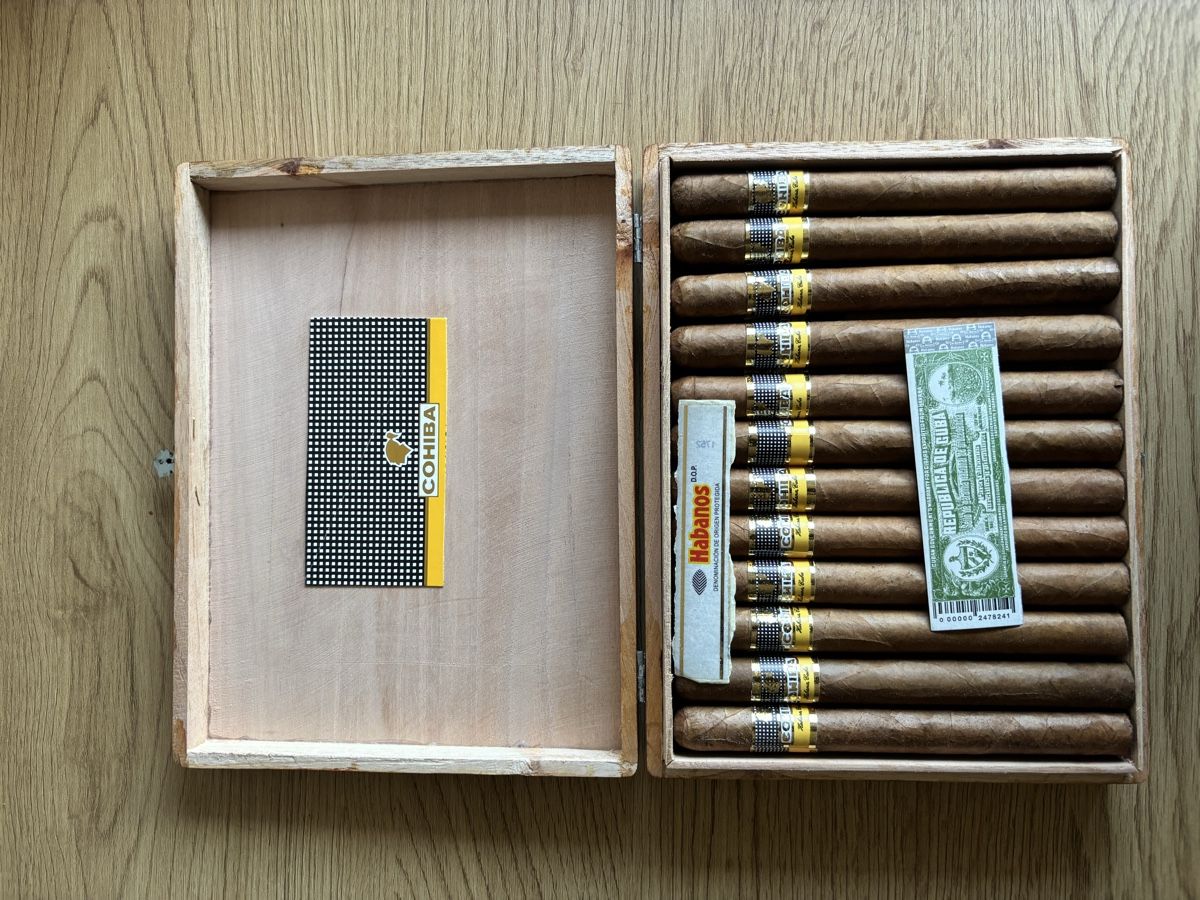 Cohiba Sigari: Zigarrenkiste Cohiba Esplendidos – Nuovo (secondo la descrizione) da Winterthur venduto da jus_9gfg 1