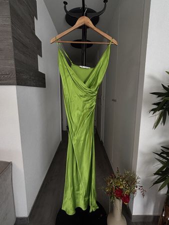Robe longue Zara verte satinée
