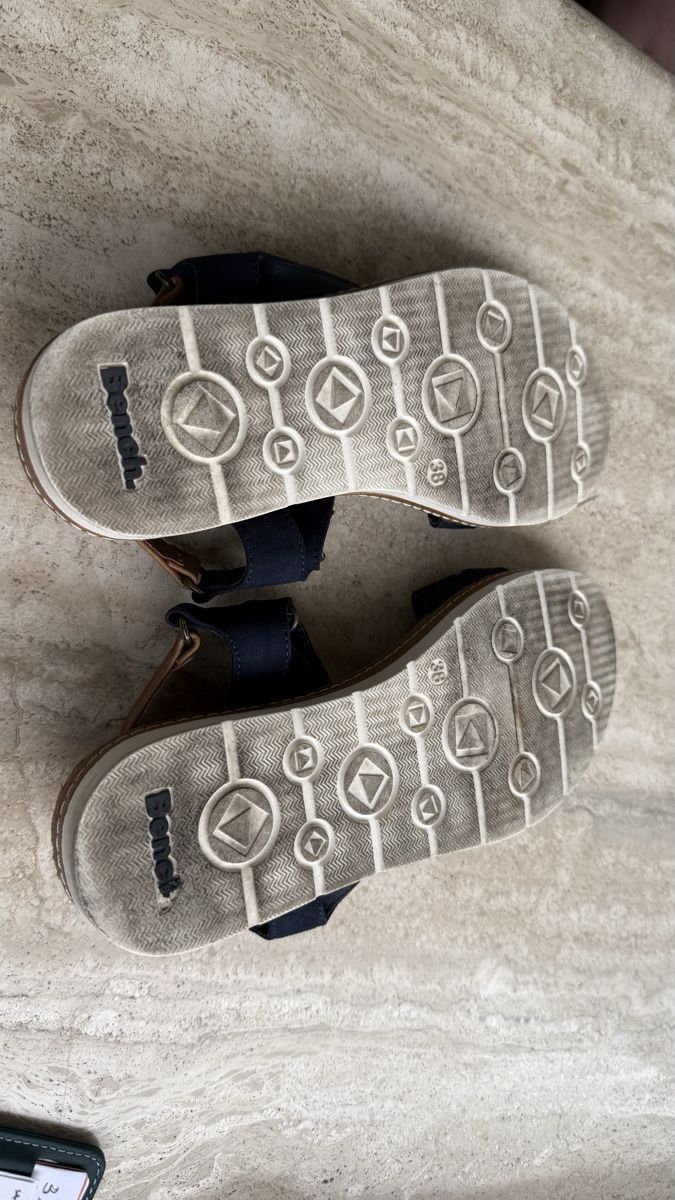 Bench Damenschuhe: Bench Sandalen dunkelblau Grösse 38 – Gebraucht aus Sursee von yvisu 4