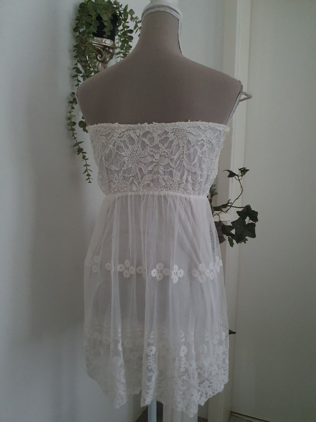 Vestiti: Hellbeiges Spitzenkleid Gr S/M "made in italy" – Usato da Münsingen venduto da BlackTears-3 4
