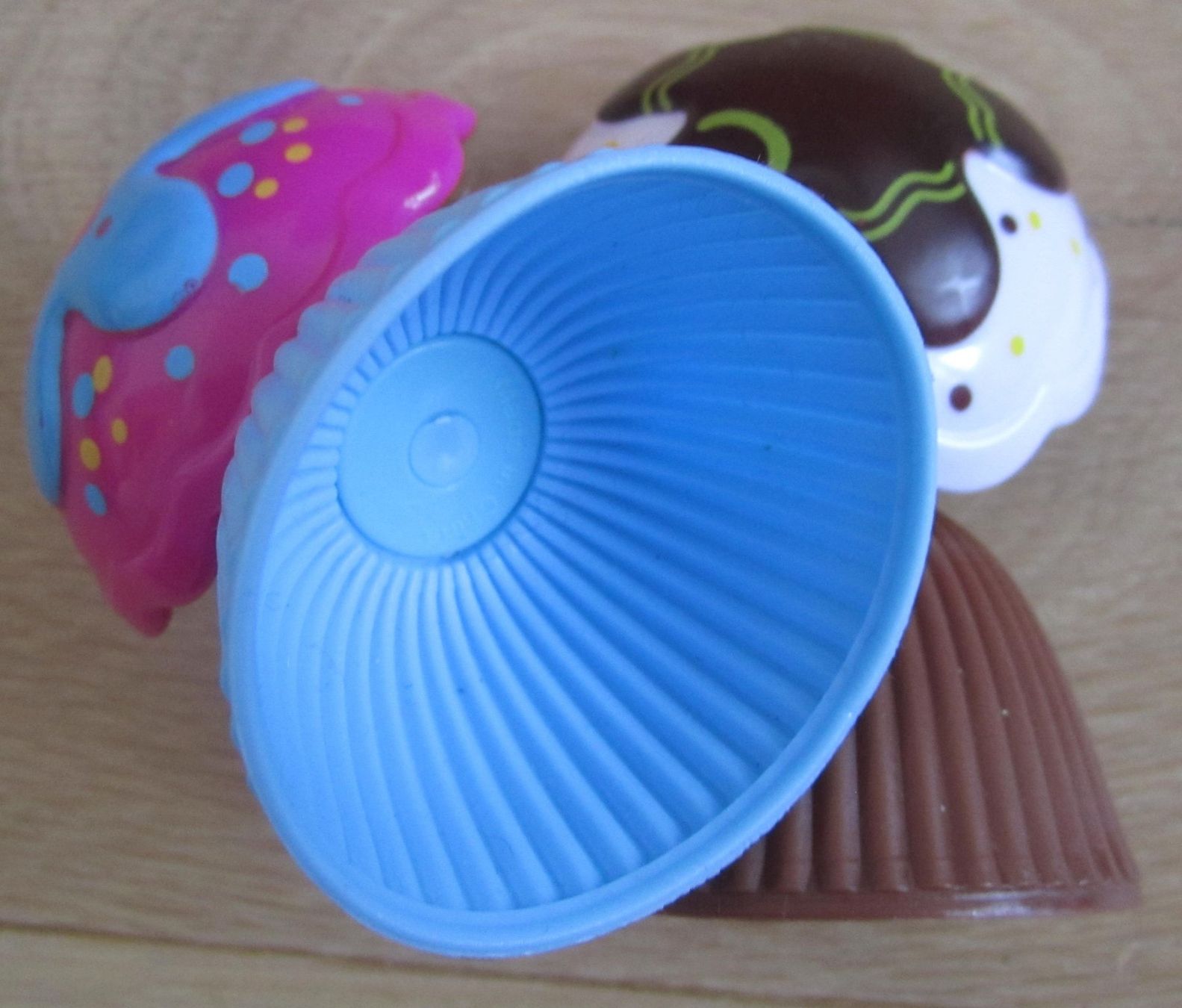 Giocattoli: 2 Cupcake Überraschungspuppen – Usato da Wohlen AG venduto da salamanderspielwaren 2