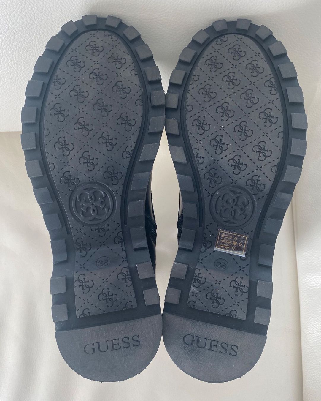 Guess Scarpe da donna: EYECATCHER - edle GUESS Stiefeletten mit Décor, nero, 38 – Nuovo e nell'imballaggio originale da Winkel venduto da ferrari2022 6