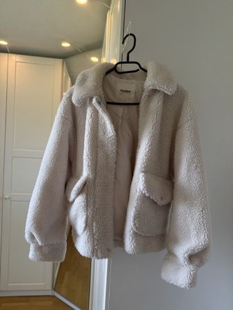 Felljacke Weiss von Pull&Bear, Grösse S