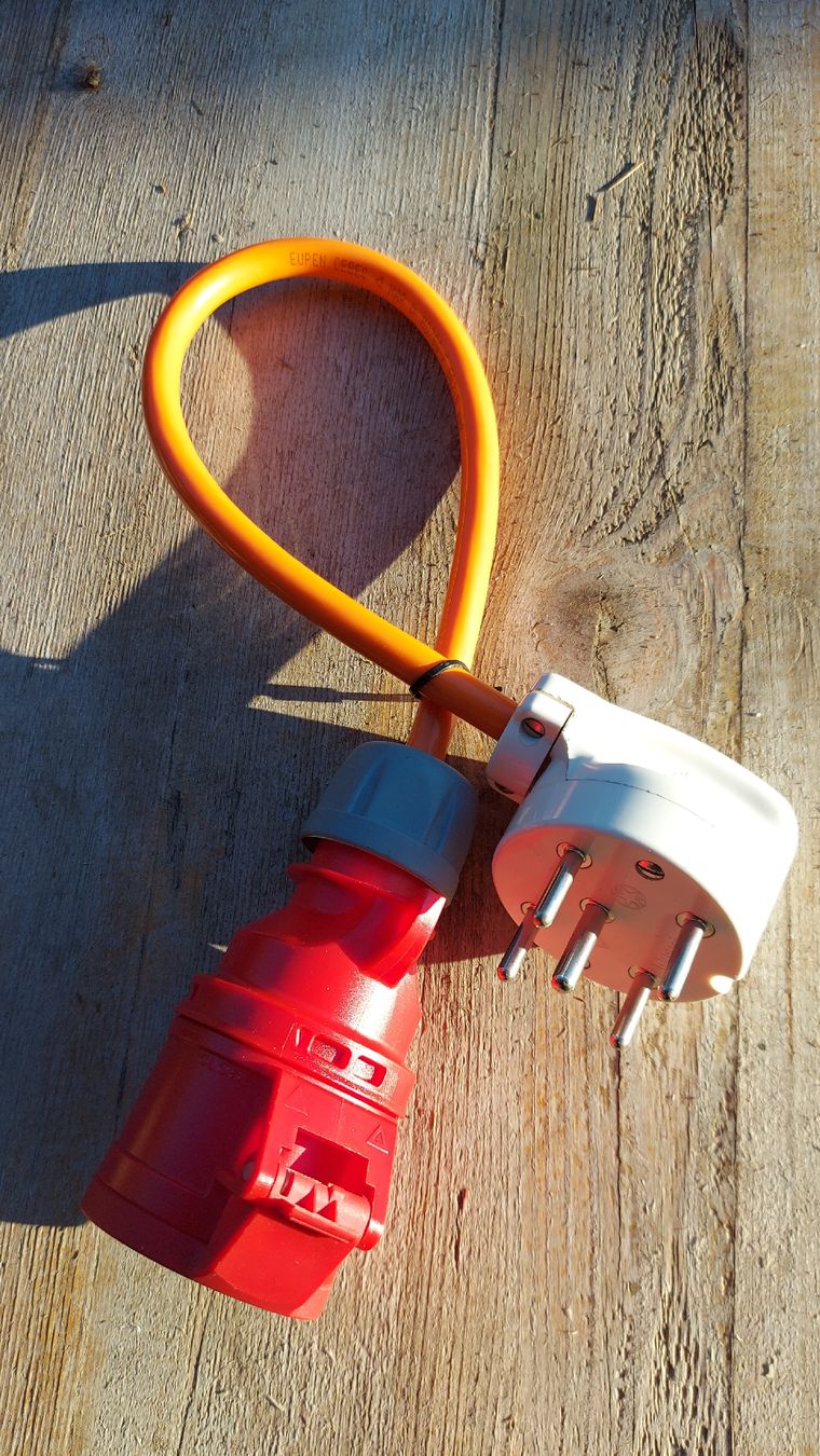 Laufwerke & Adapter: Adapter 500V 15 Amp.5pol auf CEE 16 5pol – Gebraucht aus Heiligenschwendi von pasaju 5