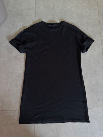 Schwarzes Zara T-Shirt Kleid, Grösse S, ideal für den Sommer