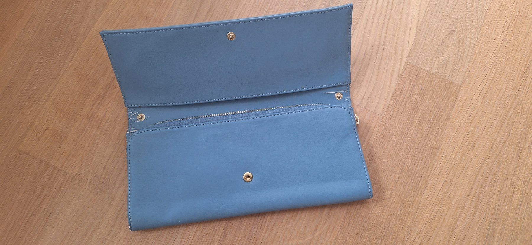 Armani Borse da donna: Armani Clutch/Geldbörse hellblau – Usato da Luzern venduto da larissa_n 2