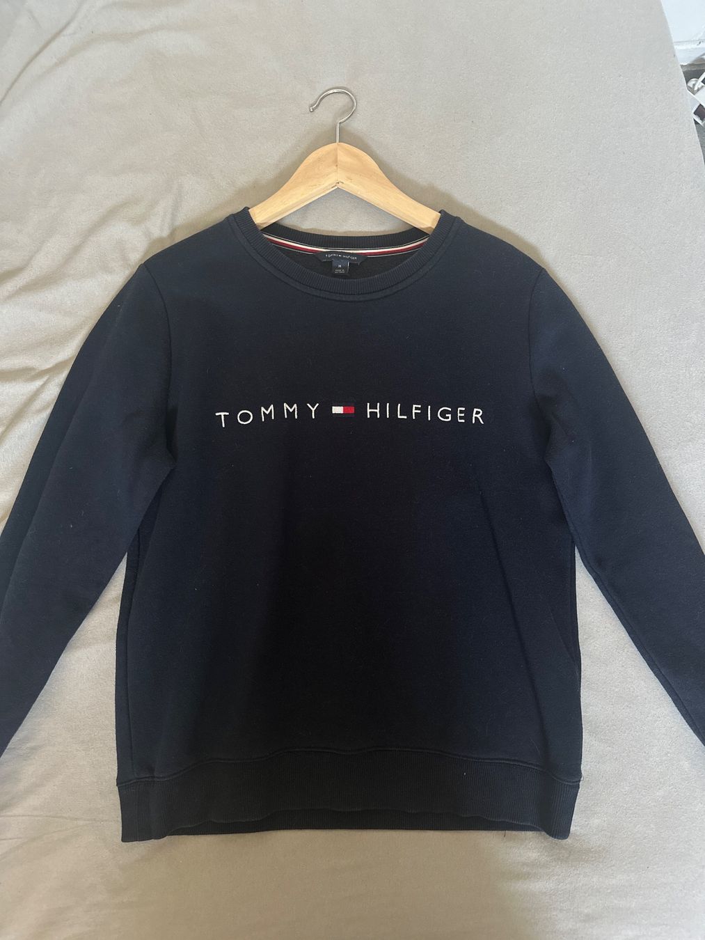 Tommy Hilfiger Pullover & Sweatshirts: Tommy Hilfiger Pullover M dunkelblau – Gebraucht aus Biel-Benken BL von doefi26 1