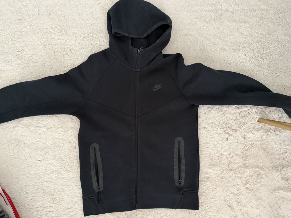 Nike Giacche: Nike Tech Fleece Jacke – Usato da Tecknau venduto da gab_bl8s 1