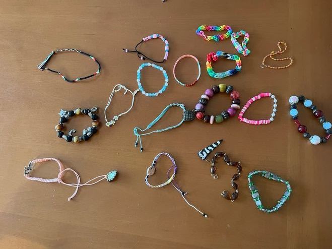 Bracciali & Braccialetti: Mädchen mehrere Armbänder – Usato da Bergdietikon venduto da antovale