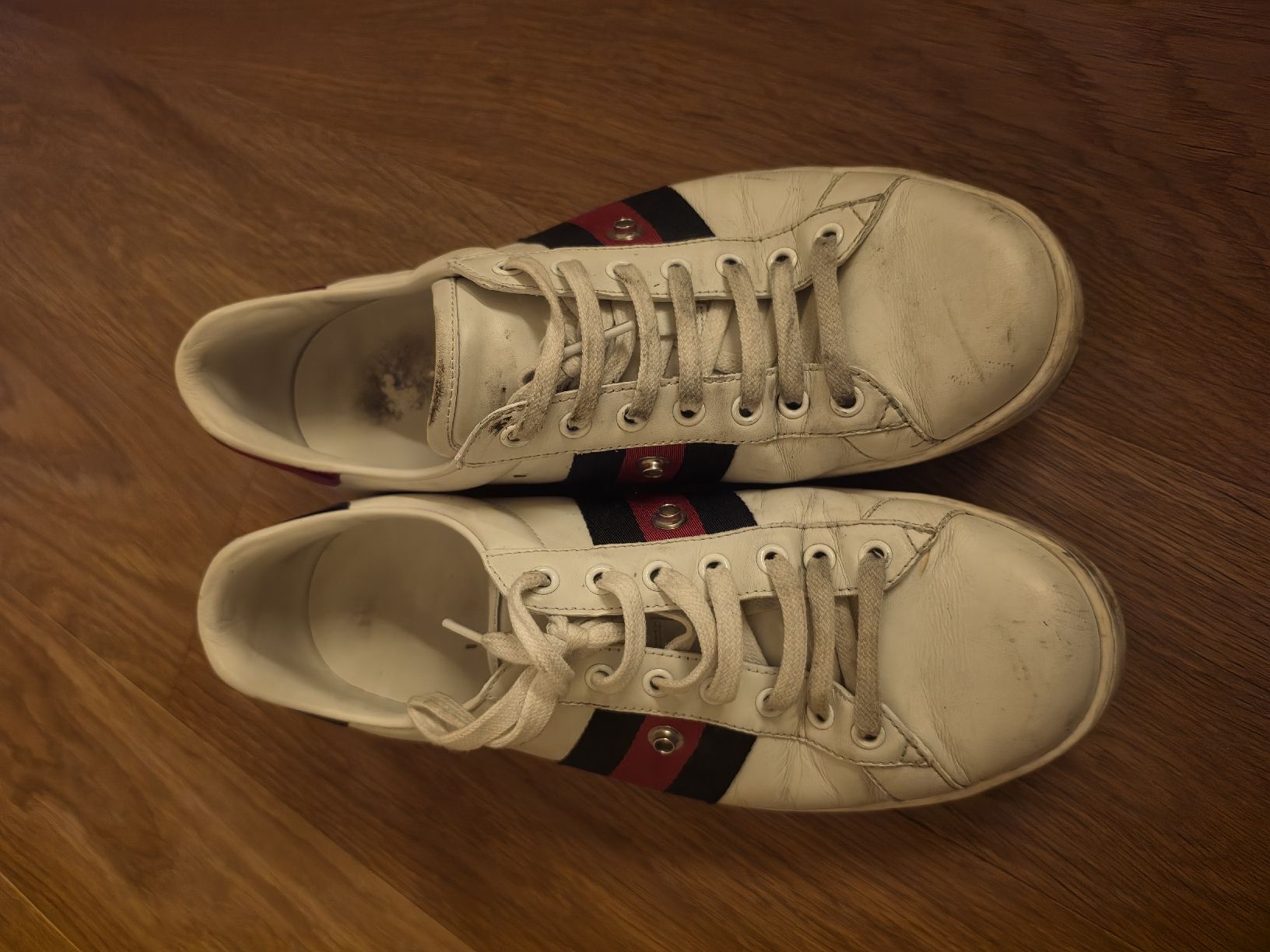 Gucci Herrenschuhe: Gucci White Leather Ace Sneakers with Removable Patch  – Gebraucht aus Effretikon von gen_w9wk