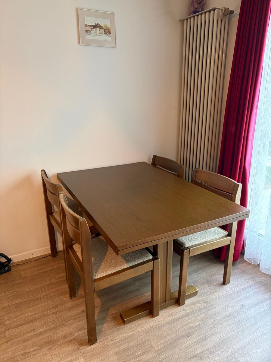 Set di tavolo e panche: Esstisch mit 4 Stühlen aus massivem  Holz – Usato da Egerkingen venduto da Rose74