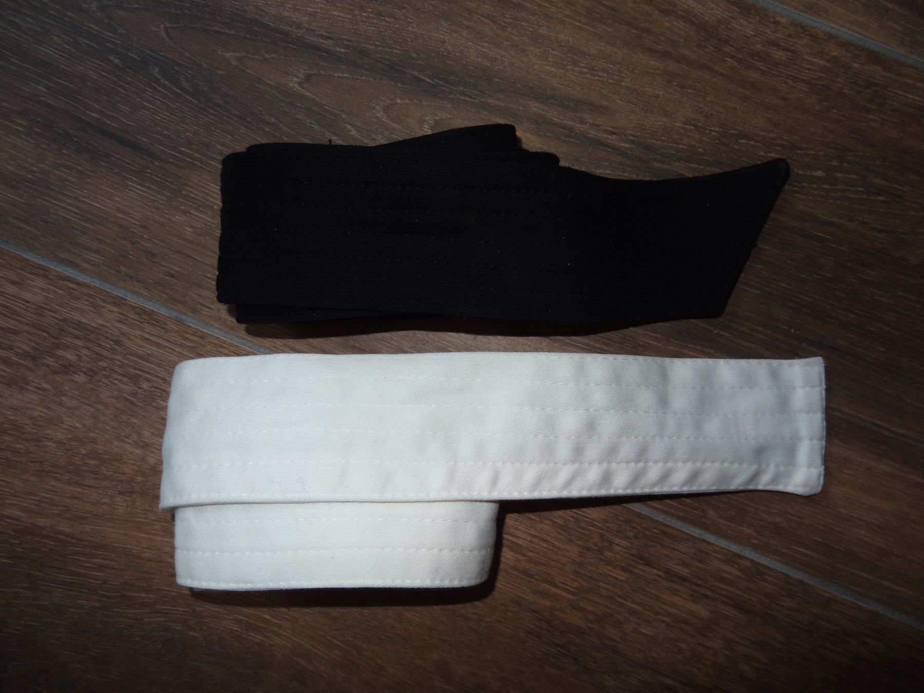 Gürtel: Ceintures noires et blanches - parfait état! – Gebraucht aus Satigny von salvatore73