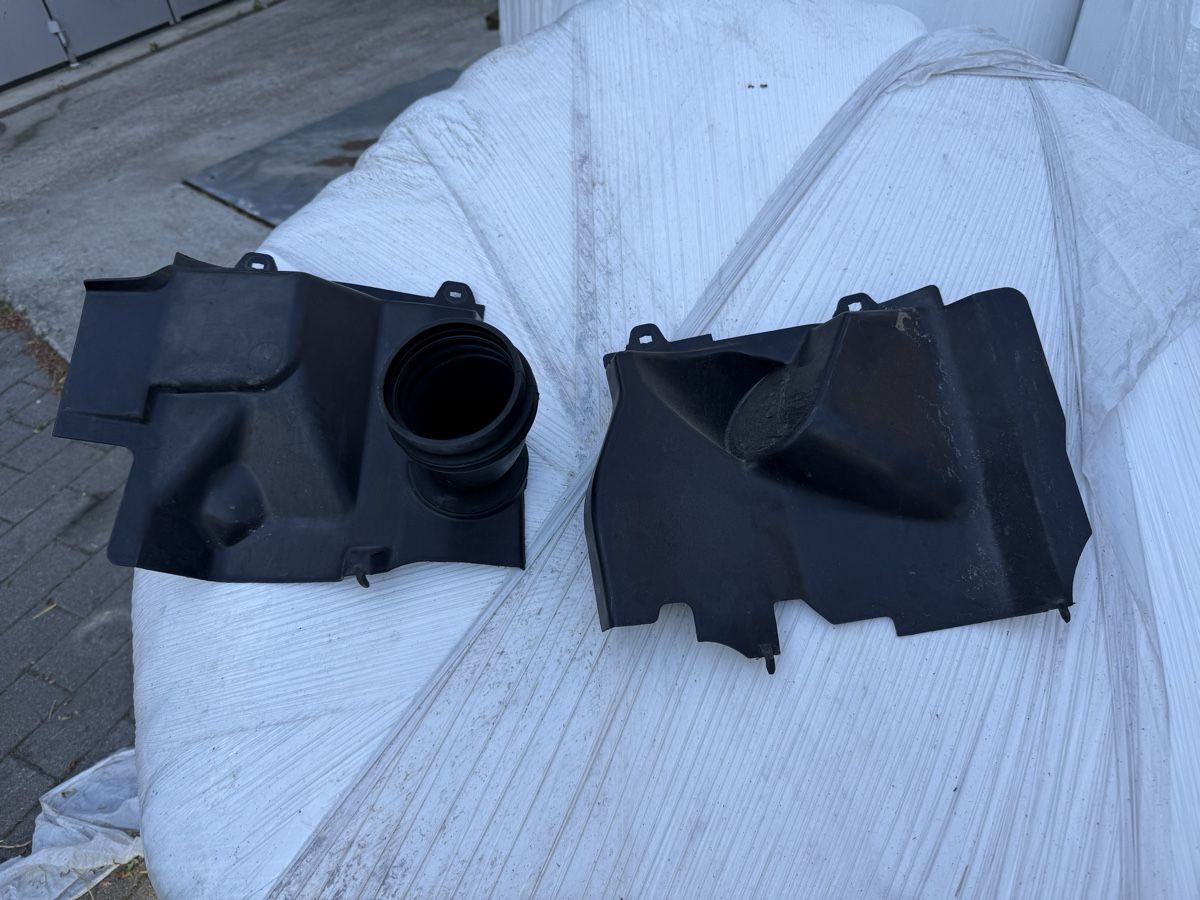 BMW Tutti pezzi di ricambio auto: Scheinwerfer Abdeckungen BMW E30 Motorraum – Usato da Winikon venduto da cabriofan01 5