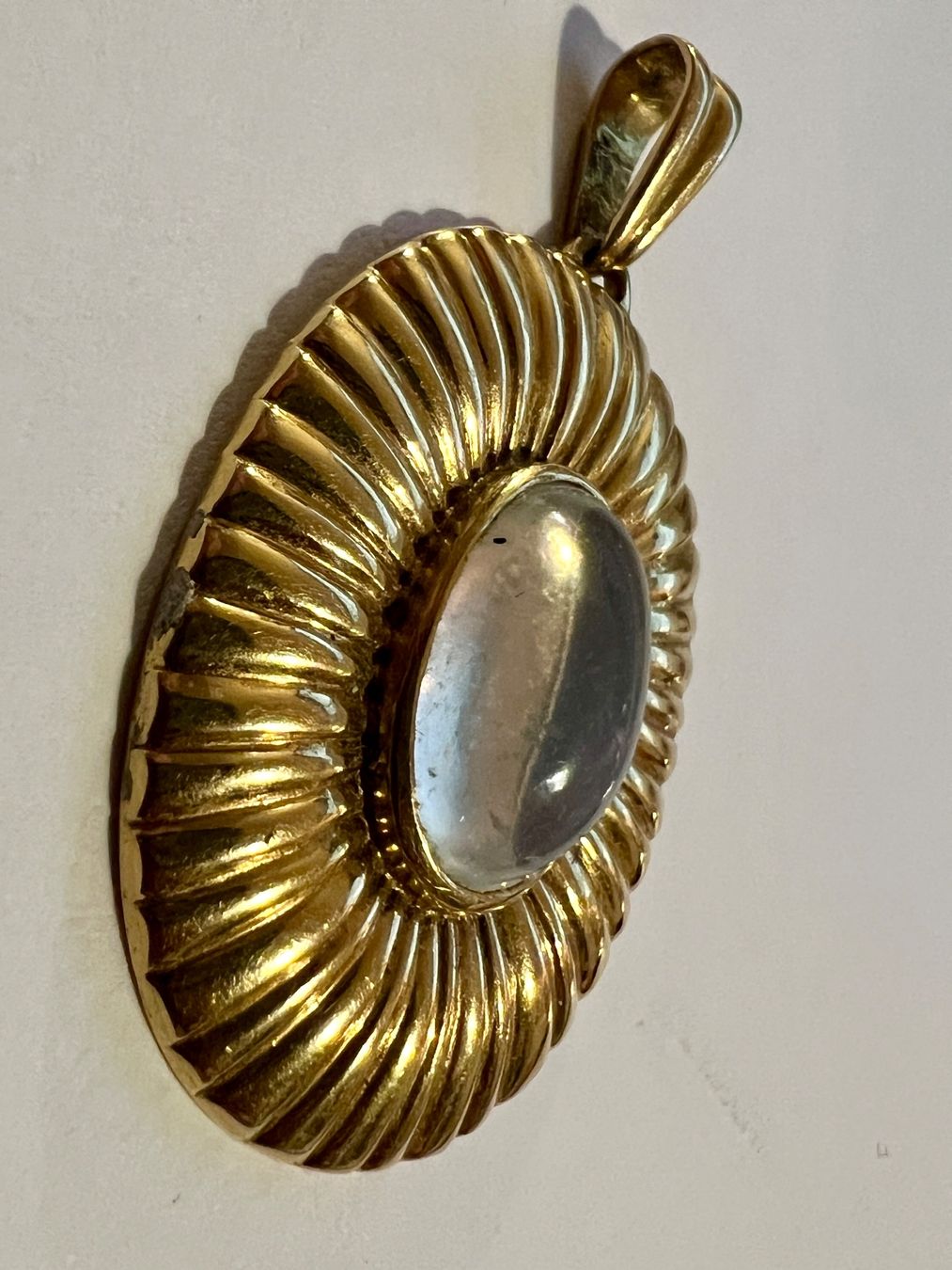 Ciondoli: Gold-Anhänger 18K mit Mondstein – Usato da Chur venduto da Penting1935 2
