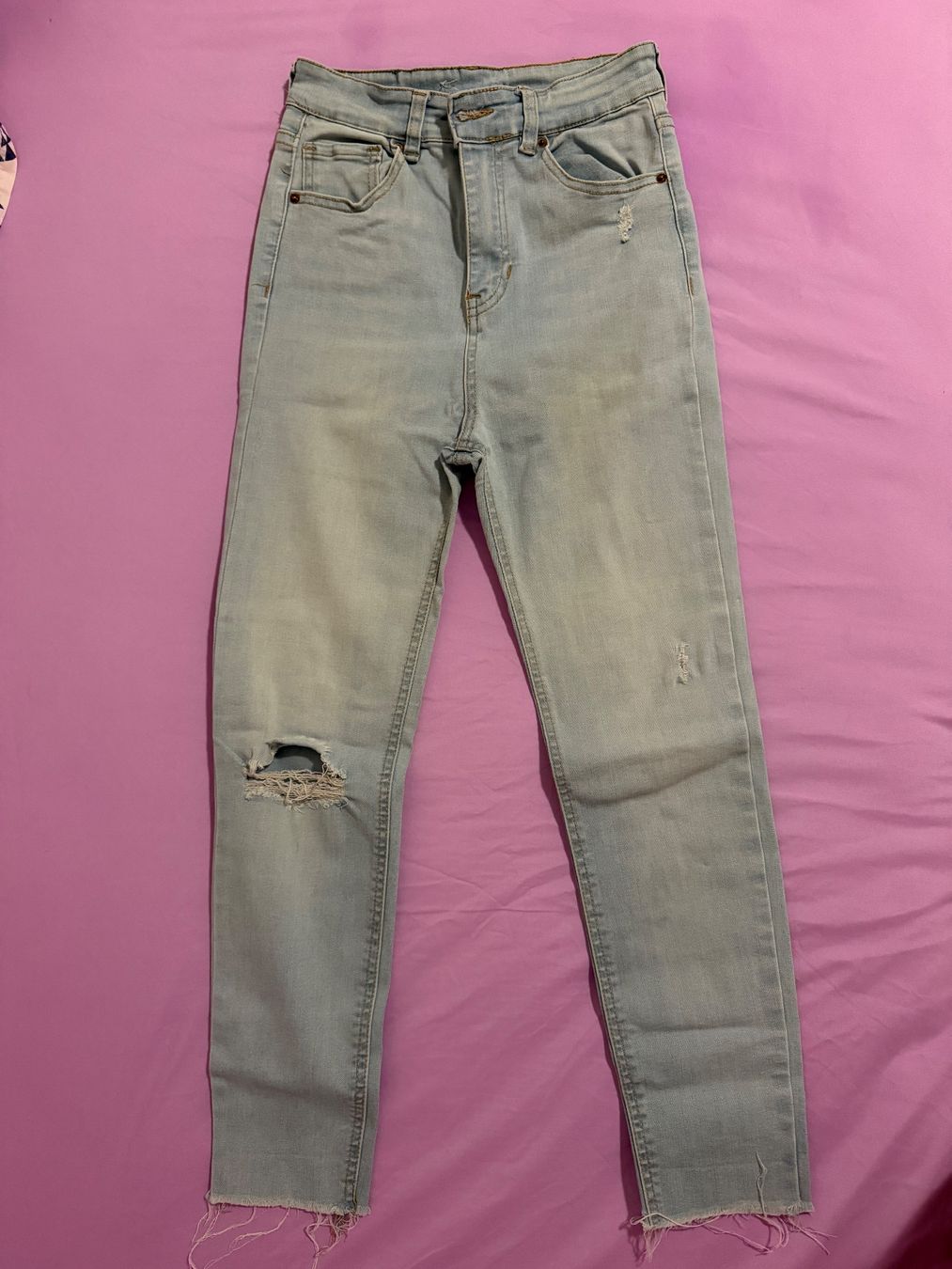 Pull&Bear Jeans: Jean Pull and Bear bleu clair usé taille XS occasion – Usato da Villeneuve VD venduto da jxste_dani