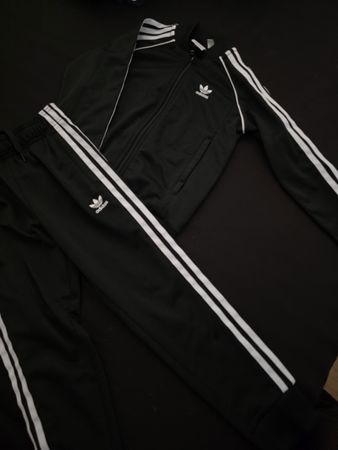 Adidas Trainingsanzug schwarz Grösse 128 guter Zustand