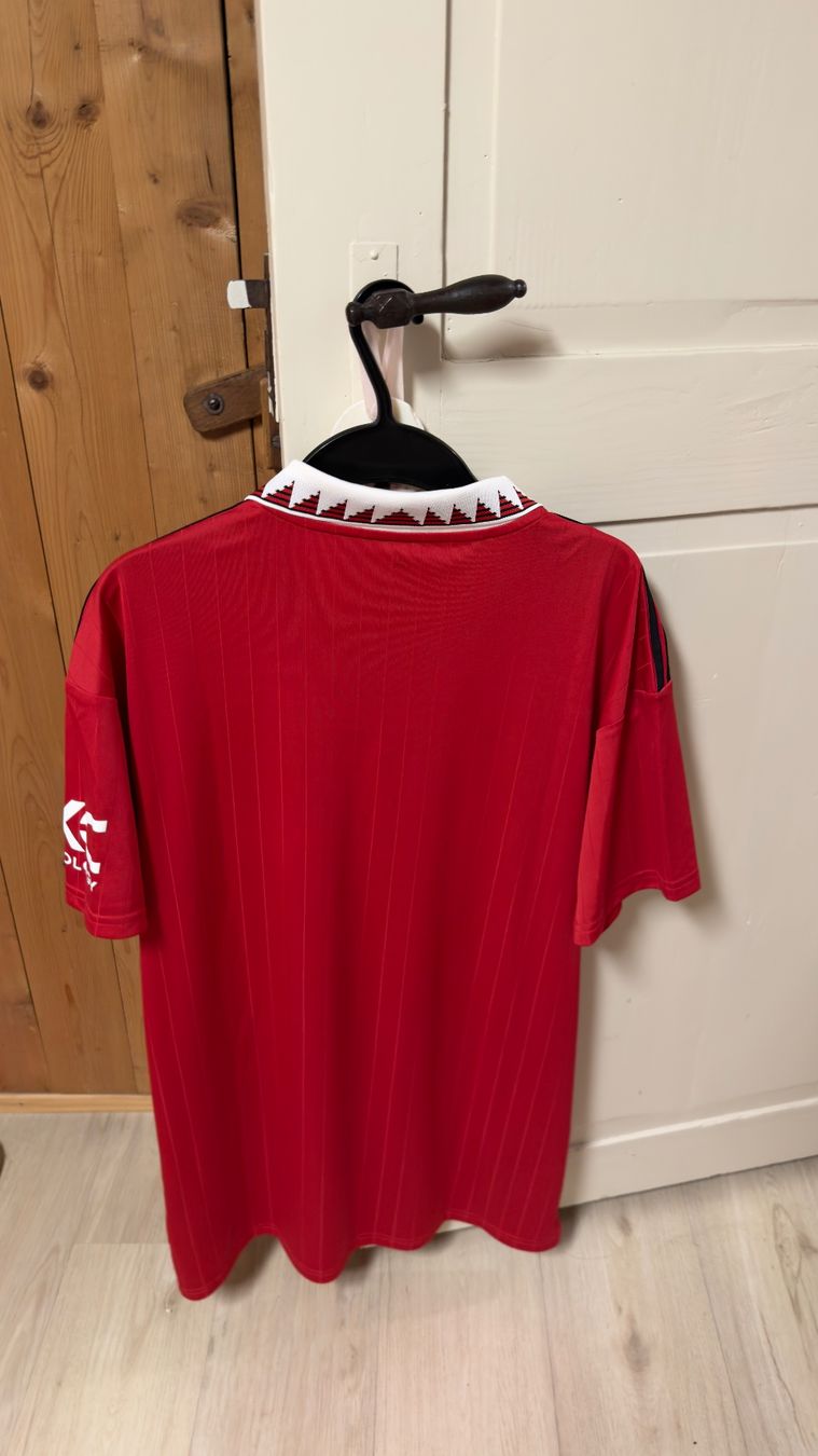 Canottiere & Pantaloni: manchester trikot – Usato da Uznach venduto da lar_p97w 1