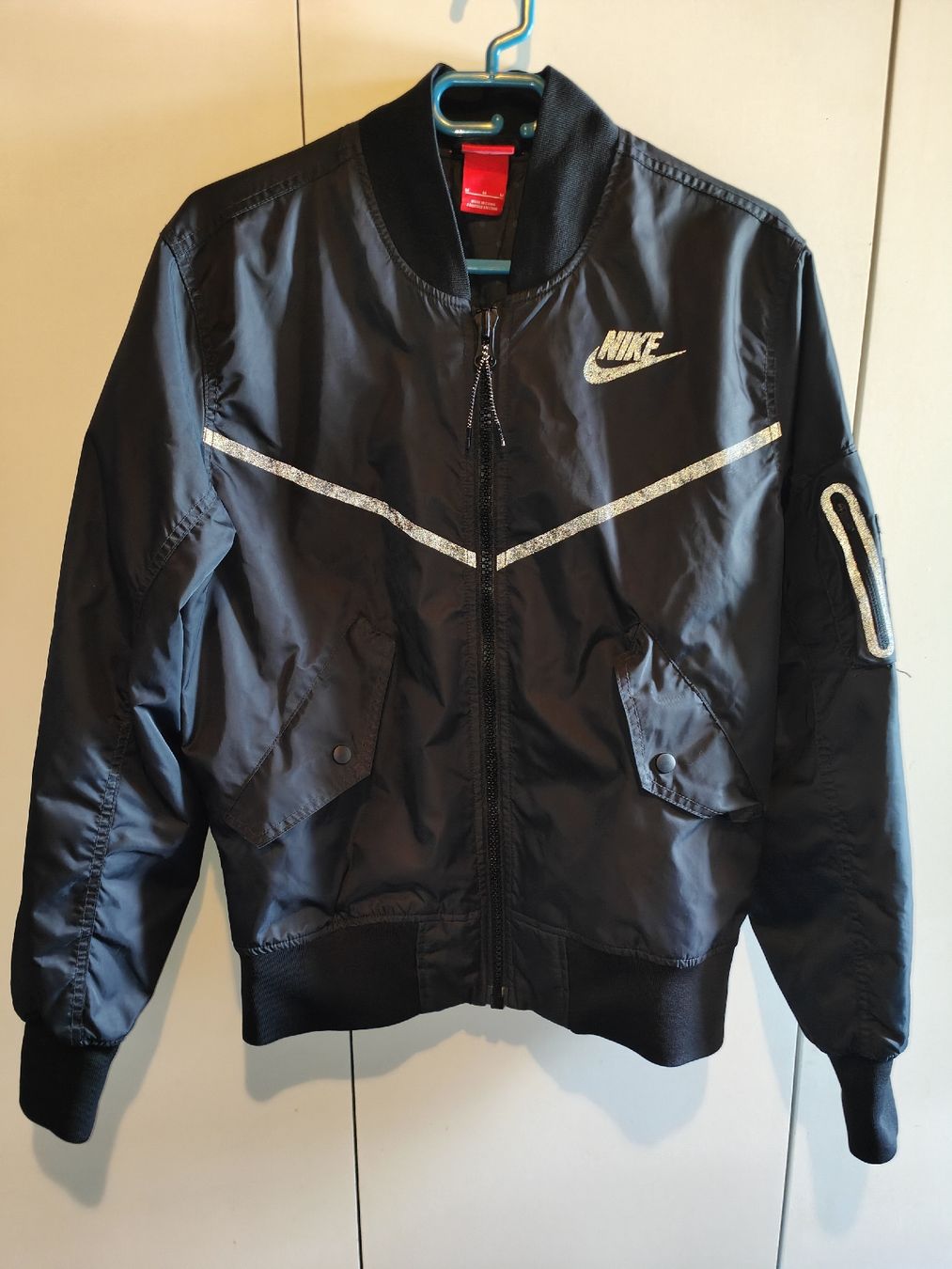 Nike Jacken: Nike RU Bomber Jacket M schwarz reflektierend 709092-010 – Gebraucht aus Rothrist von SiddharthaMoon