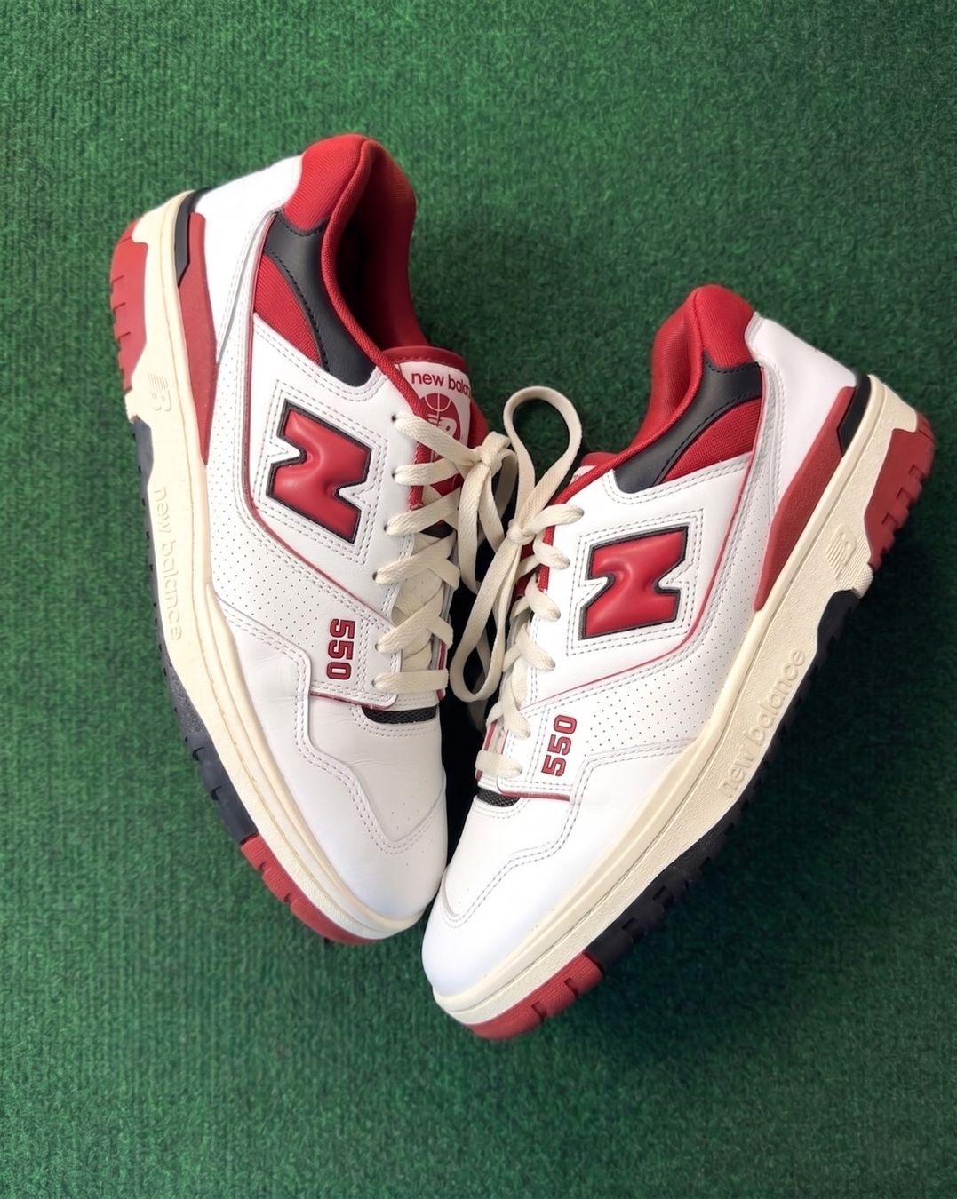 New Balance Scarpe da uomo: New Balance 550 Red/White – Usato da Lausanne venduto da Kallista-Atelier 1