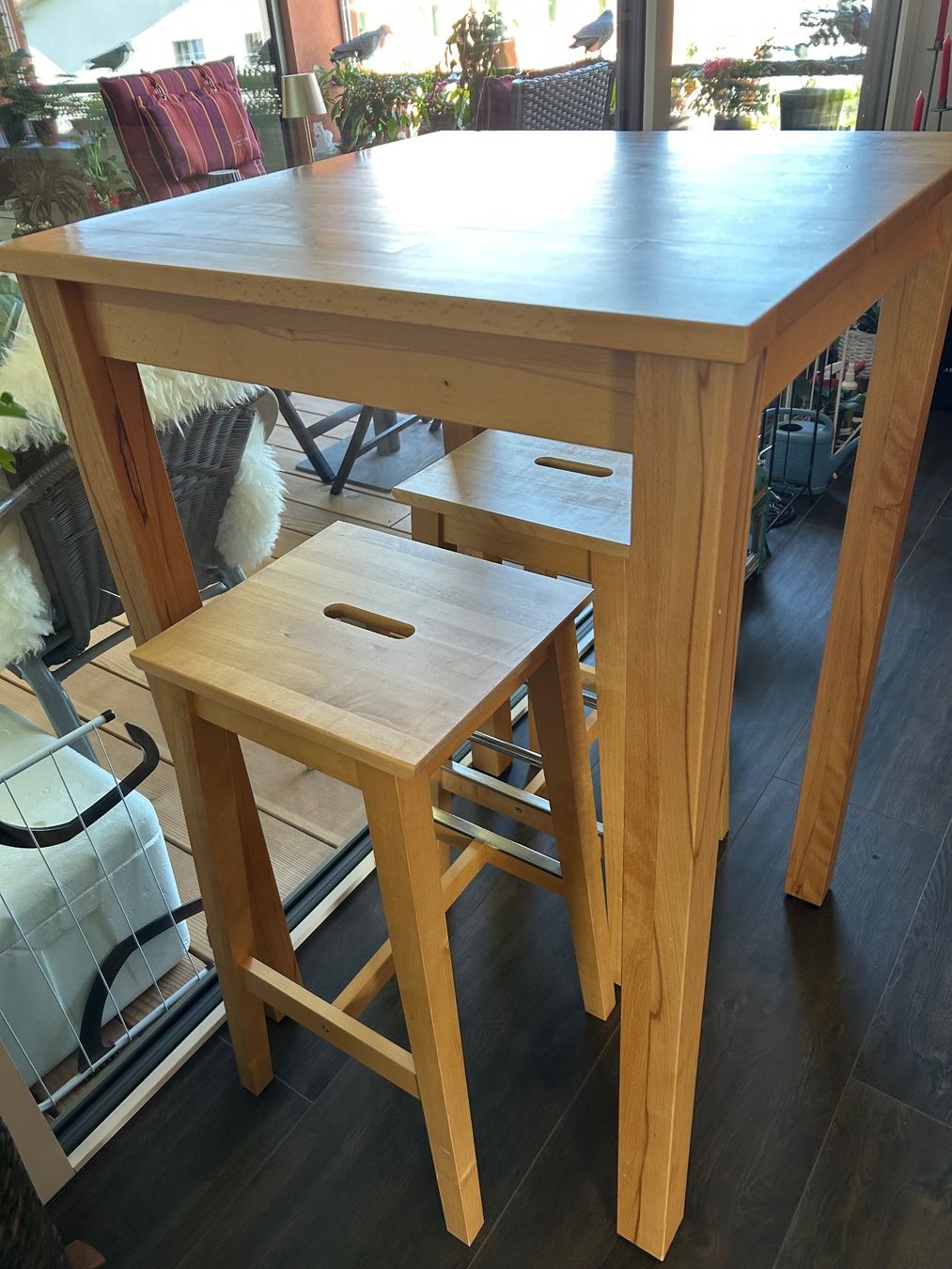 Set di tavolo e panche: Stehtisch mit 2 Hockern – Usato da Fraubrunnen venduto da Nicky024 7
