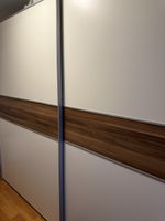 Schiebetürenschrank weiss/Holzoptik 220cm breit guter Zustan