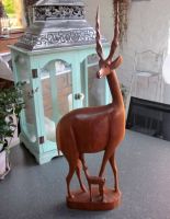 Grosse Mid Century Holzfigur Antilope mit Kalb , H=61cm