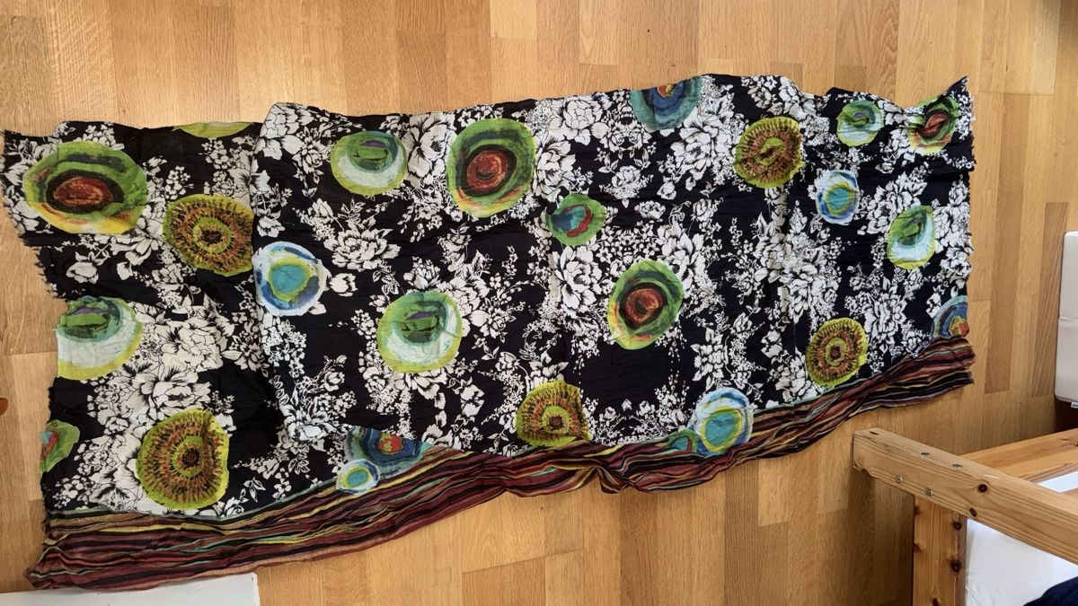 Desigual Foulard & Sciarpe: Schal von Desigual, Baumwolle – Usato da Gümligen venduto da morticiaaddams 1