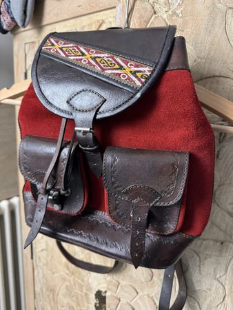 Lederruckssack Vintage, roter Wildleder, Handarbeit, Peru
