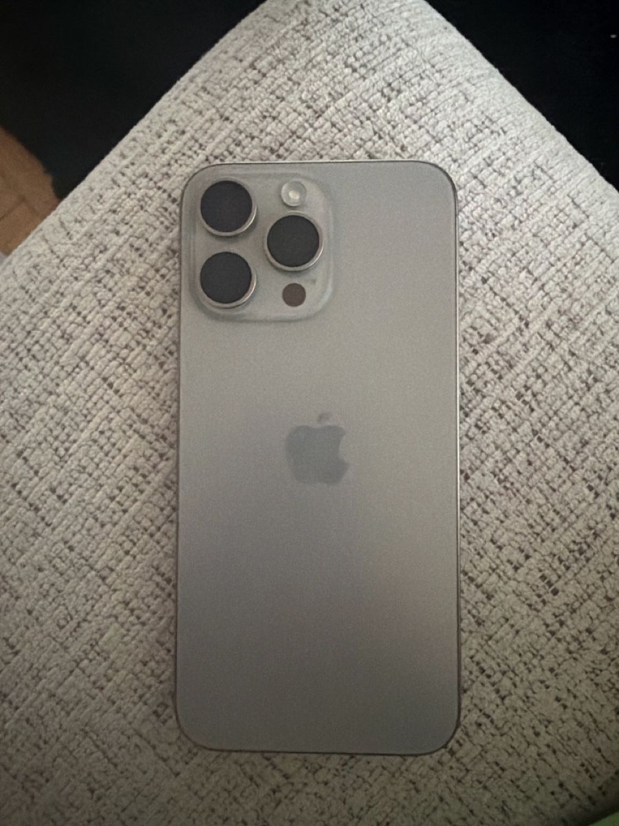 Apple Portables: iPhone 15 pro Max 1to Titanium naturel – D'occasion à Thônex par Azizoux