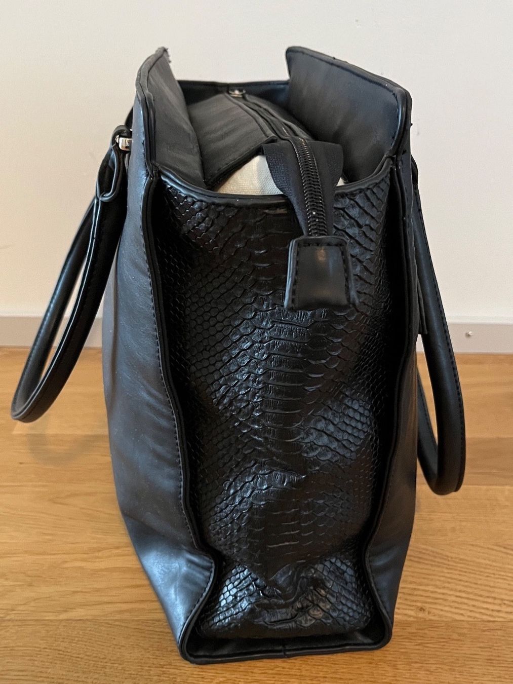 Taschen für Damen: Schwarze Frauenhandtasche – Gebraucht aus Zürich von Bora_0506 3