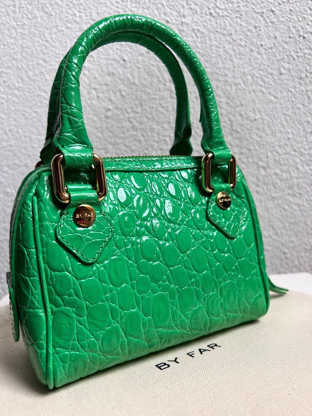 Taschen für Damen: Bezaubernde By Far Minibag – Neu (gemäss Beschreibung) aus Fischbach LU von Dear.Luki 1