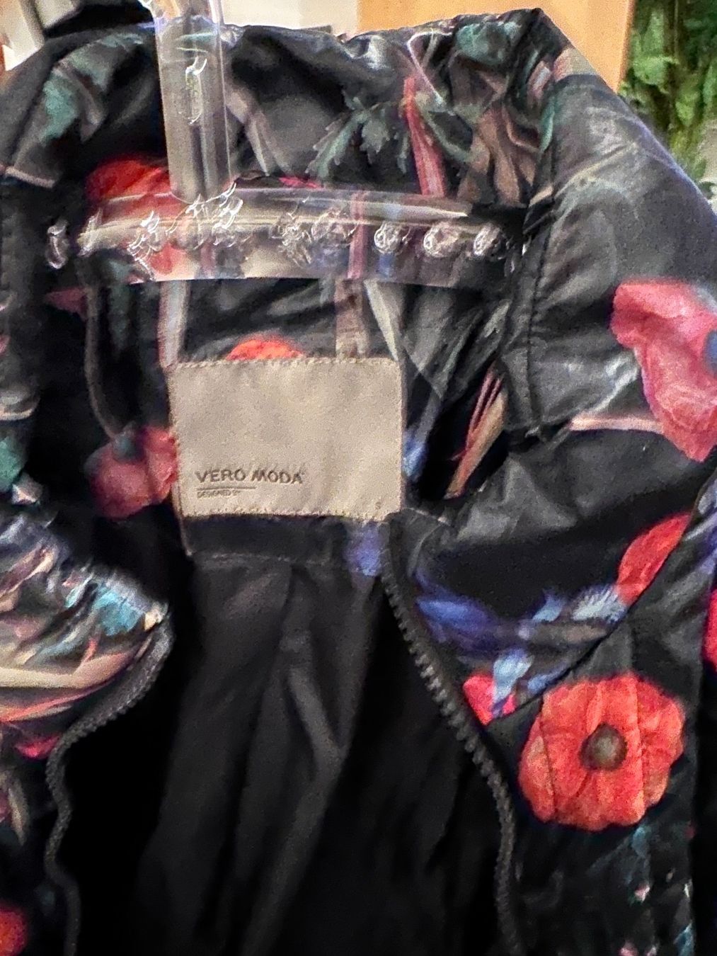 Vero Moda Jacken: Attraktive Übergangsjacke, Blumendesign, Gr.  36 – Gebraucht aus Wettswil von haddy91 2