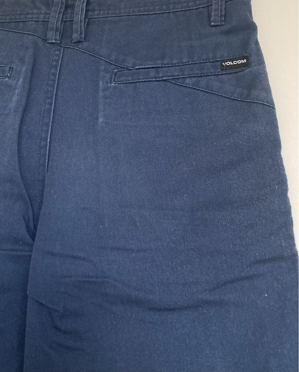 Volcom Pantaloni: Short Volcom marine Y12 – Usato da Chêne-Bougeries venduto da GiovannaDiLoreto 2