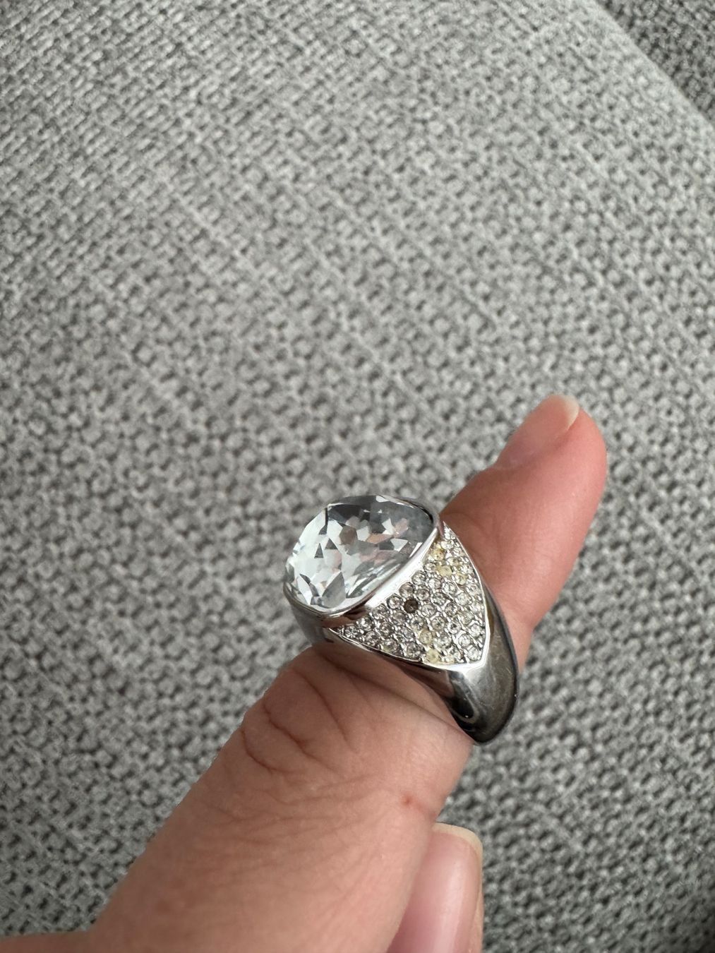 Swarovski Anelli: Swarovski Ring, Gr. 52, Farbe silber – Usato da Triesen venduto da dardaleni 2