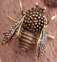 Hübsche Brosche Biene / Käfer goldfarben mit Strass