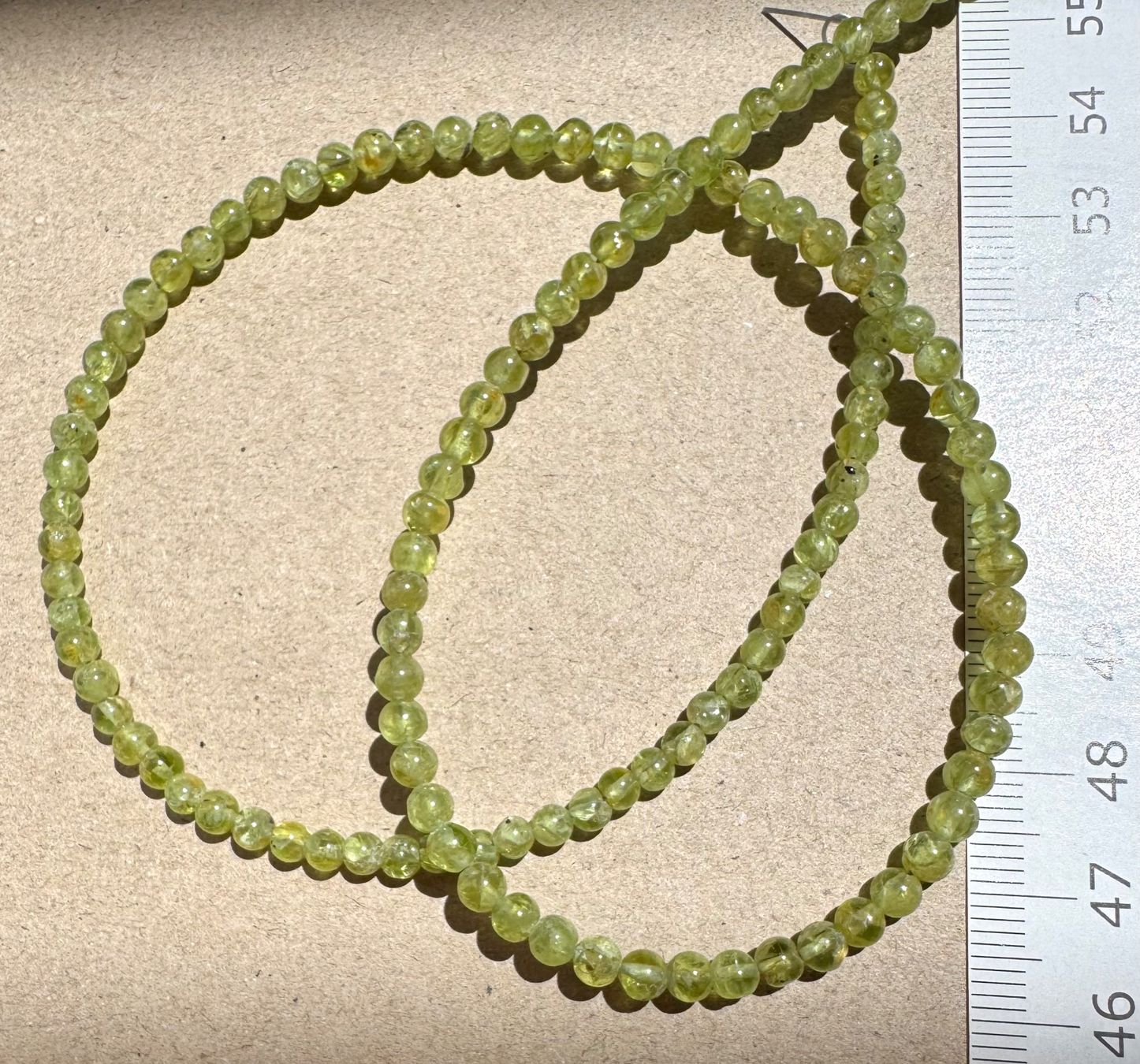 Ketten: Peridot. Olivin       runde Form    45cm  4mm – Neu und originalverpackt aus Leuggern von gemshow