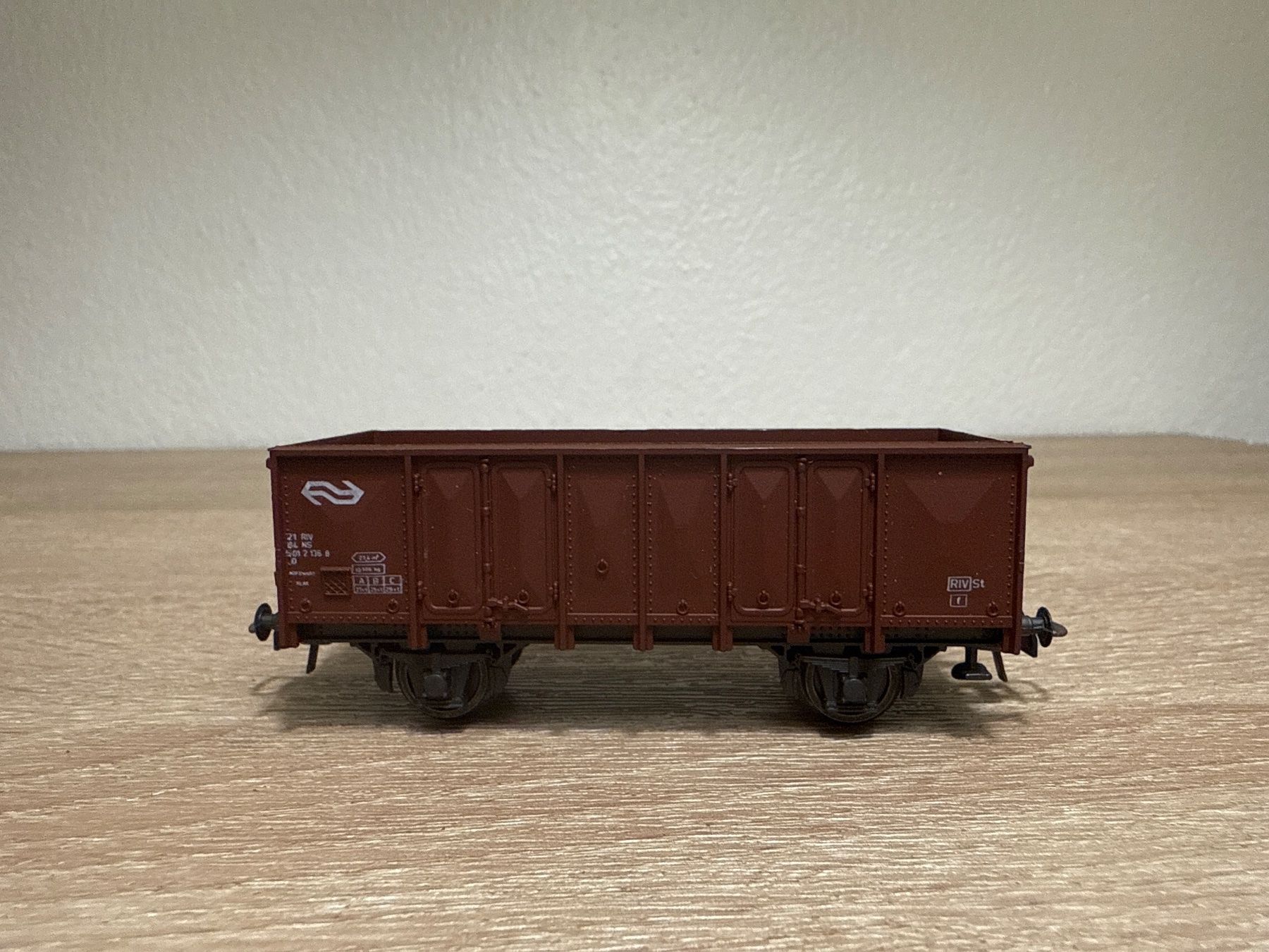 Roco Modellini di ferrovie: Roco Güterwagen SNCF H0 (85) – Usato da St-Aubin-Sauges venduto da tantome 1