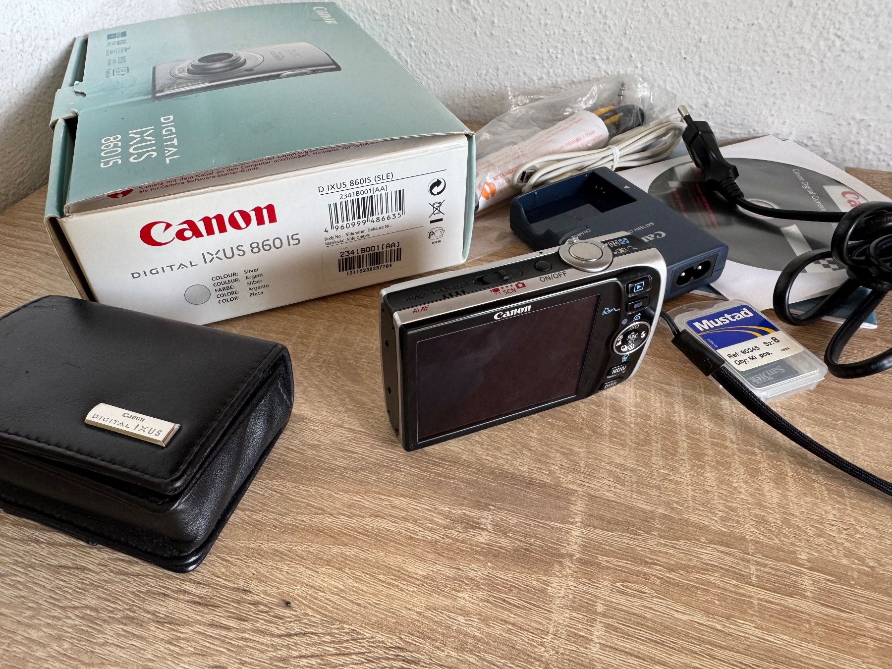 Canon Fotocamera: Canon IXUS 860 IS Digitalkamera – Usato da Frauenfeld venduto da lind11 9