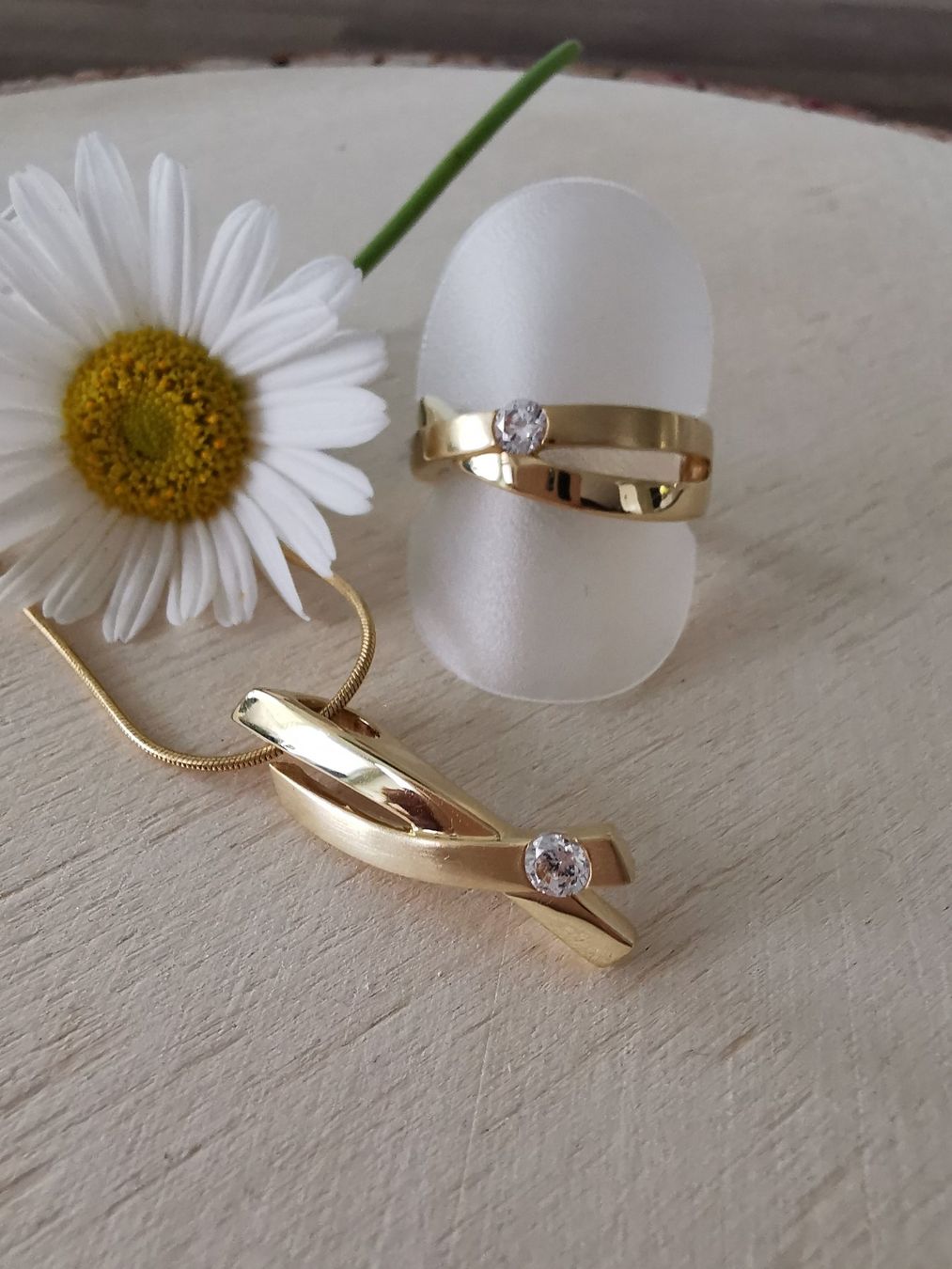 Altri gioielli: schlichtes 2-teiliges Set - 18Kt. GG mit Zirkonia – Nuovo e nell'imballaggio originale da Dierikon venduto da Vittorio57