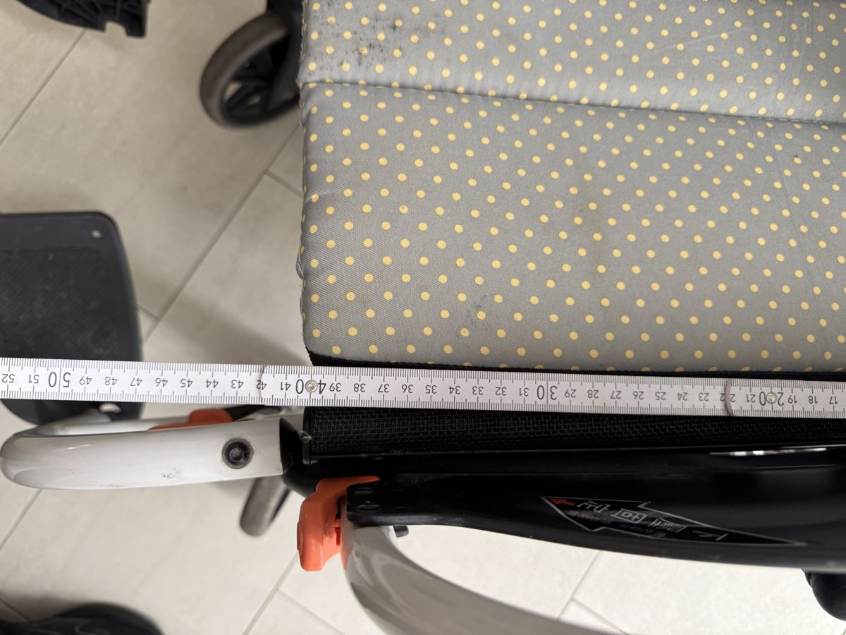 Sedie a rotelle: Rollstuhl SOMA leicht gebraucht Sitzbreite 40cm – Usato da Birsfelden venduto da inf_l2yy 4