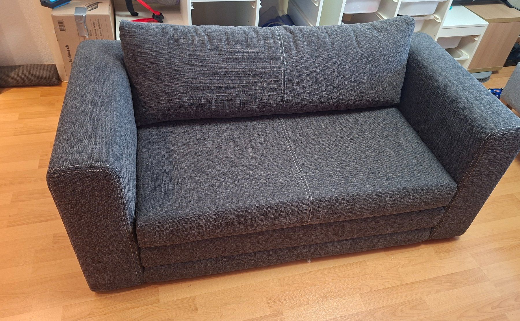 Sofas: Kleines Sofa mit Auszugfunktion – D'occasion à Triesenberg par Malia8