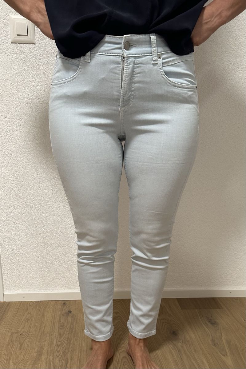 Jeans: MAC Jeans hellblau Gr.36/38 – Usato da Glattbrugg venduto da SMusic98