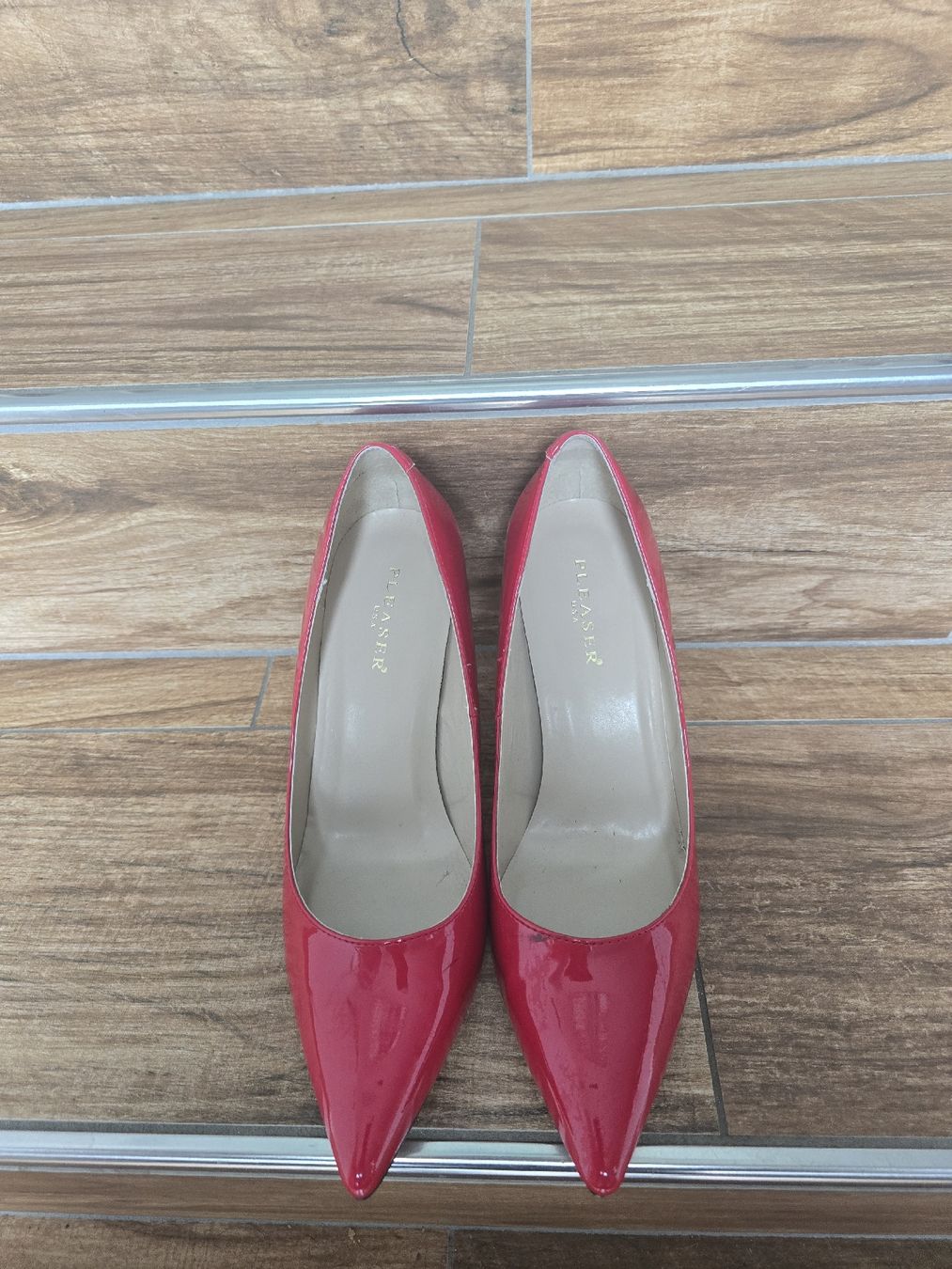 Scarpe da uomo: Rote Lack Pumps, vin Pleaser Gr. 41.5 – Usato da Kirchleerau venduto da KRGR78