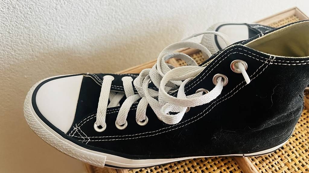 Herrenschuhe: Converses noires et blanches  – Gebraucht aus Plan-les-Ouates von pap_95f9