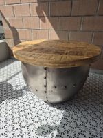Couchtisch Mangoholz rund mit  Metallkorpus... mit Nieten