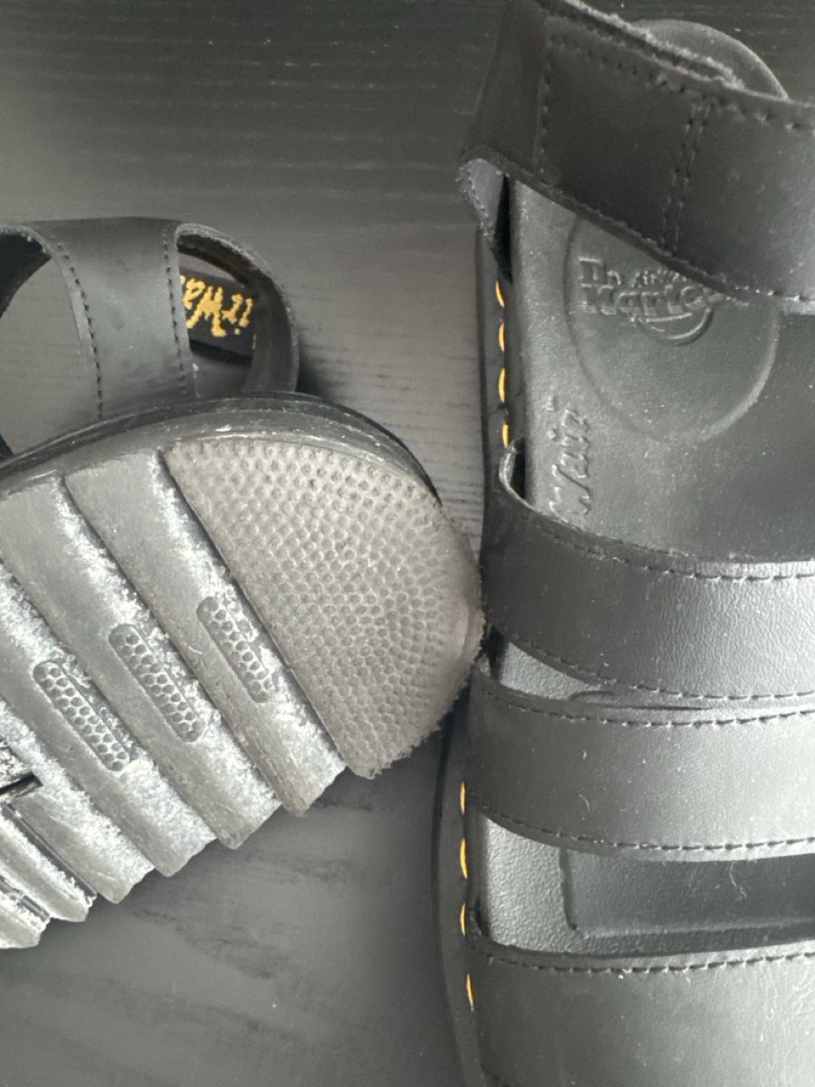 Chaussures femmes: Dr. Martens Sandalen Gr. 39 – D'occasion à Luzern par Barbella12 1